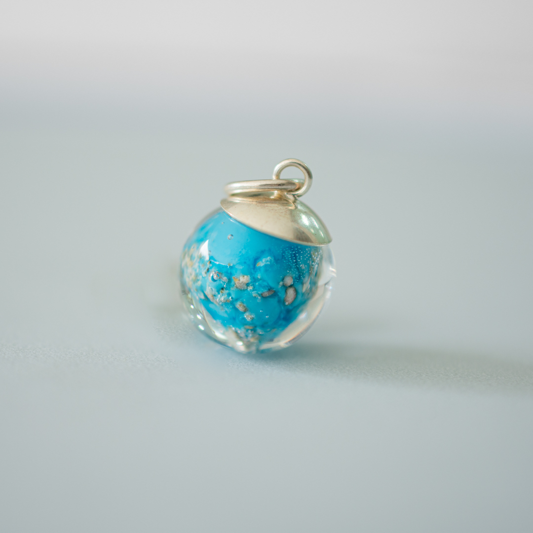 Pingente Dangle em vidro azul céu